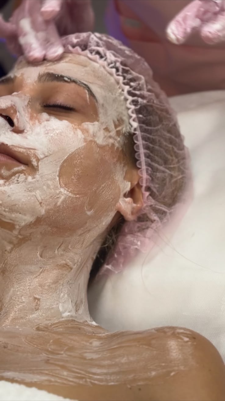 Gesichtsmaske während der Behandlung